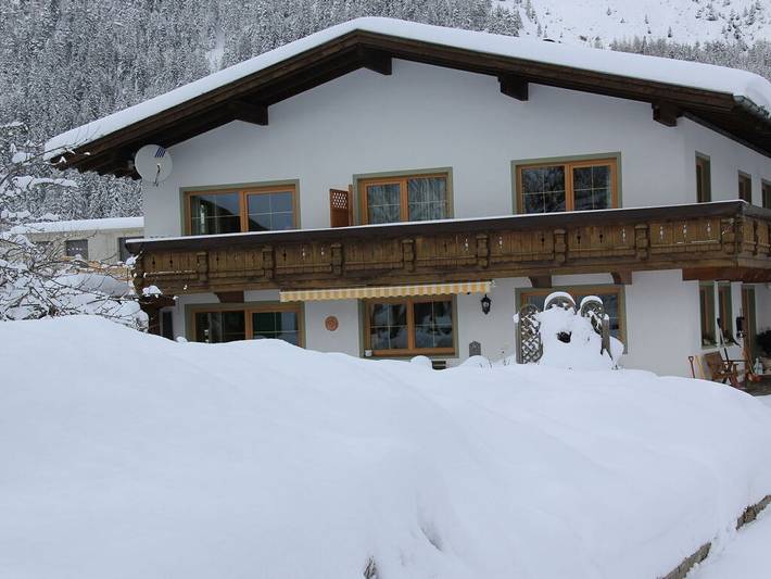 Ferienhaus für 6 Personen, mit Balkon und Terrasse sowie Garten in Bichlbach