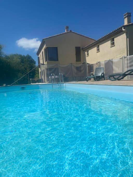 Location de vacances pour 20 personnes, avec Balcon et Jacuzzi ainsi que Terrasse et Jardin à Truinas