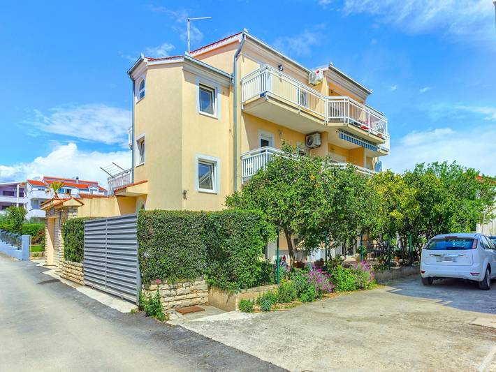 Ferienwohnung für 4 Personen, mit Balkon und Terrasse sowie Garten