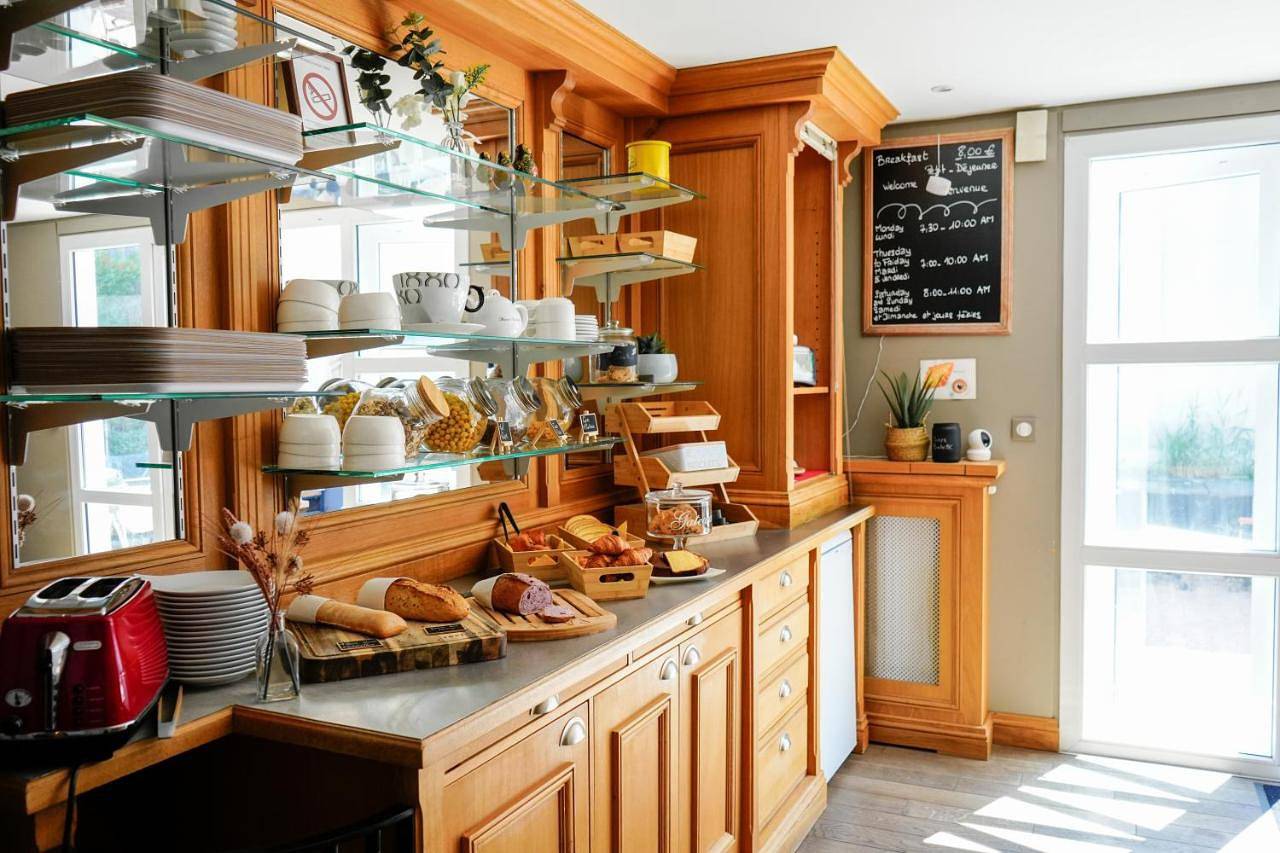 Brit Hotel Essentiel Reims Taissy in Taissy, Marne