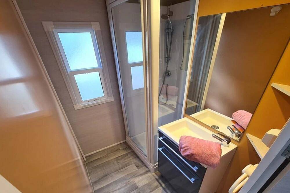Zecamping 2 étoiles piscine locatif Tv clim 23m2 4 pers in Saint-Auban, Région de Cannes