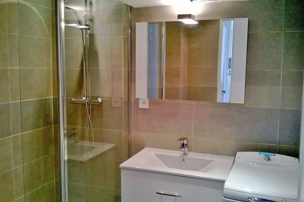 Entire apartment, Nice, 2room, panoramic view, top floor, terrace, airconditioned, wifi, parking in Nice (France), Nice region