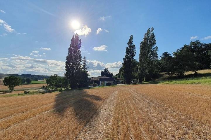 Gîte pour 4 personnes, avec jardin à Poullignac