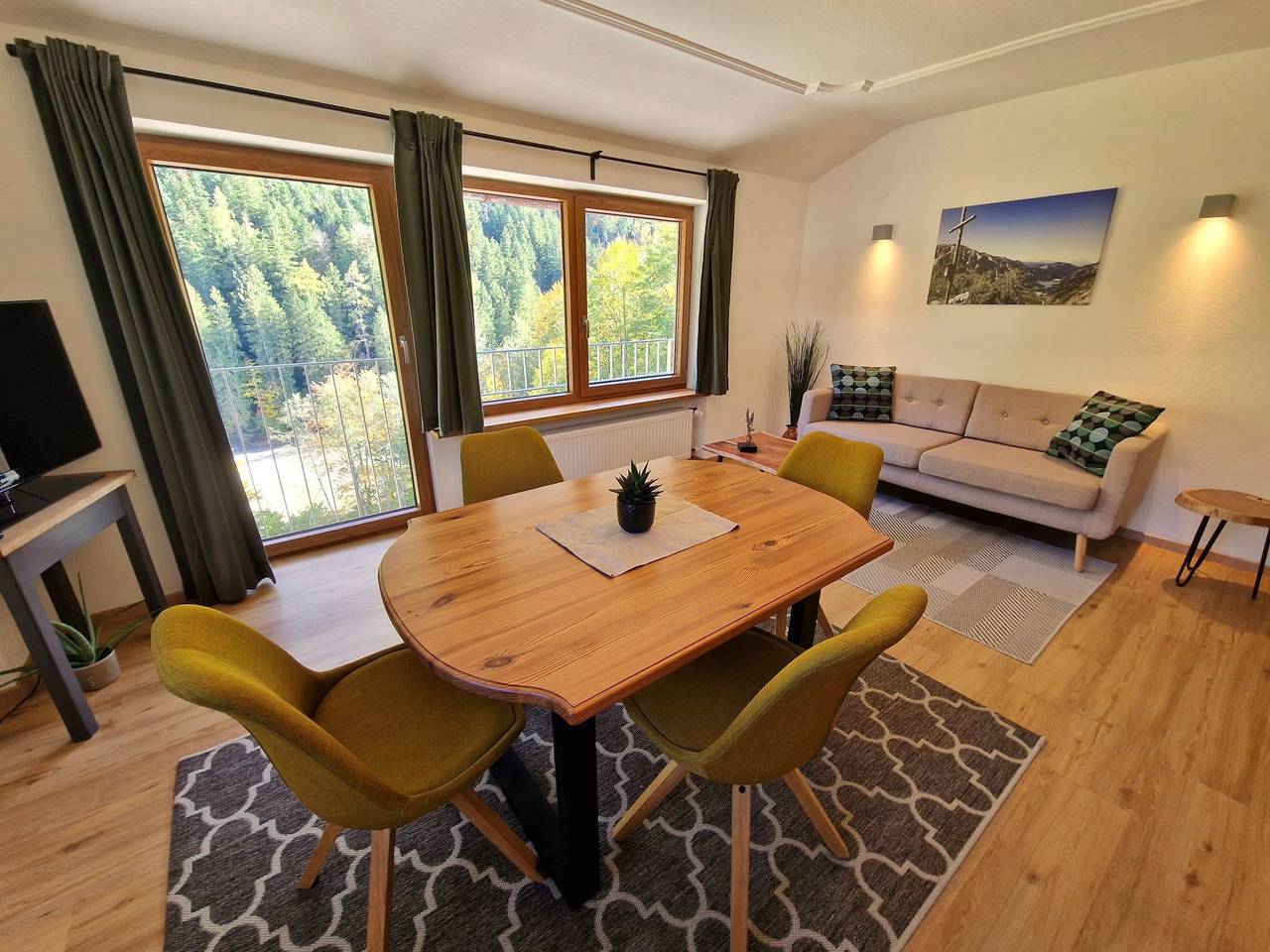 Ganze Ferienwohnung, Appartement Woidrauschen - Ferienwohnung (55 qm) Balkon, separates Schlafzimmer, Wohnküche, Bad/Dusche/Wc, max. 2 Pers. in Ruhpolding, Bayerische Alpen