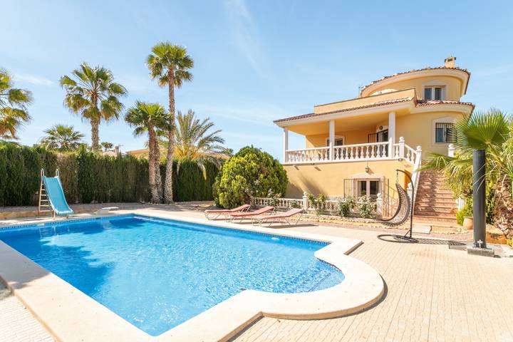 Chalet für 10 Personen, mit Balkon und Garten in Alicante