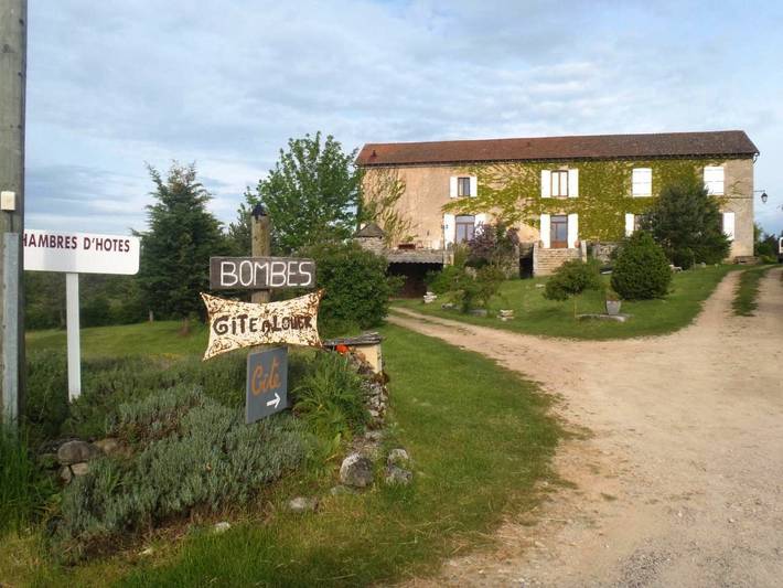 Chambre d’hôte pour 3 personnes, avec terrasse ainsi que jardin et vue à Mostuéjouls