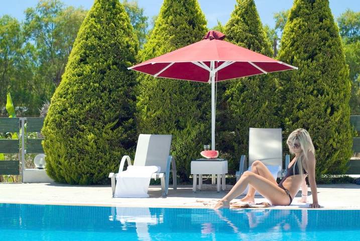 Hôtel pour 3 personnes, avec bassin pour enfant et piscine ainsi que vue et jardin