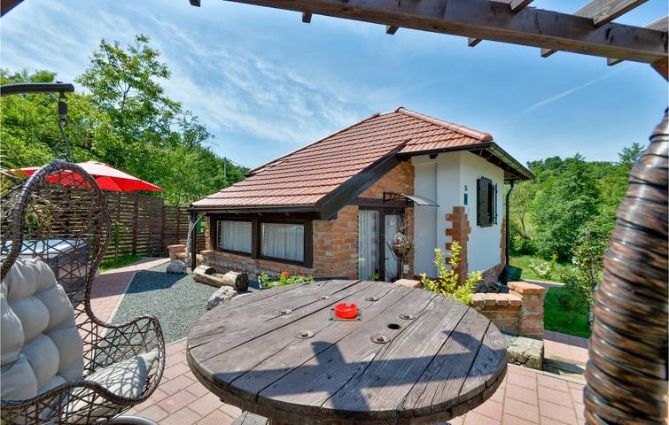 Ferienhaus für 3 Personen, mit Ausblick und Garten sowie Terrasse, kinderfreundlich - 1