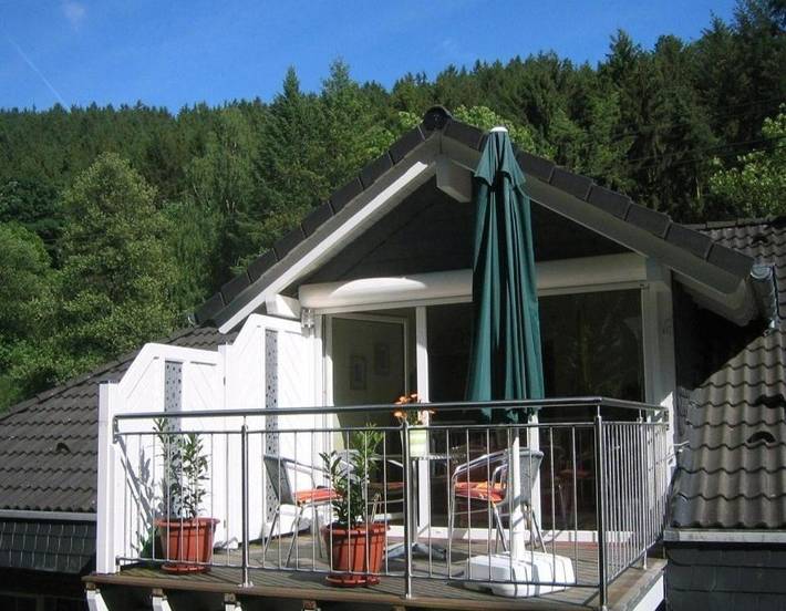 Ferienwohnung für 4 Personen, mit Balkon und Terrasse sowie Garten und Ausblick in Monreal