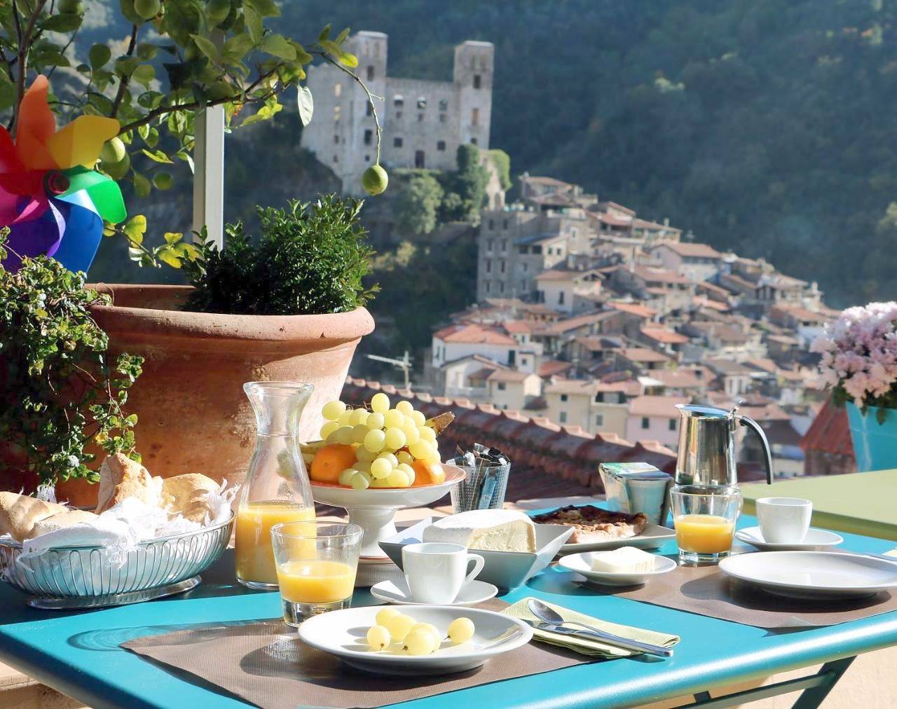 Talking Stones in Dolceacqua, Alpes liguriennes