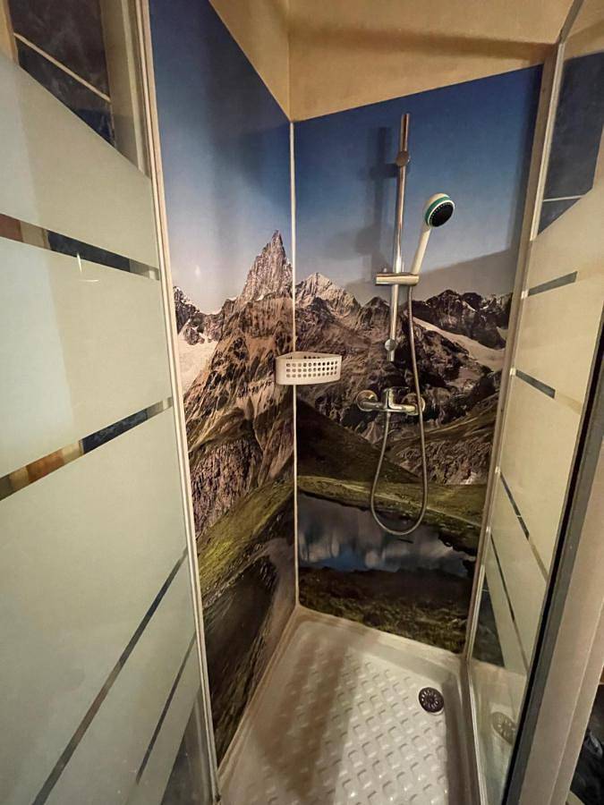 Gîte pour 6 personnes, avec jardin à Mont-Roc - 3