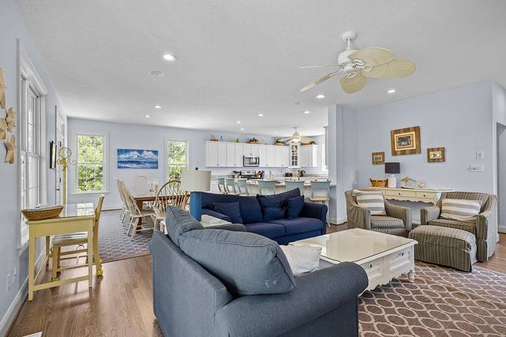 Vacation house for 16 people, with terrace and pool in Emerald Isle