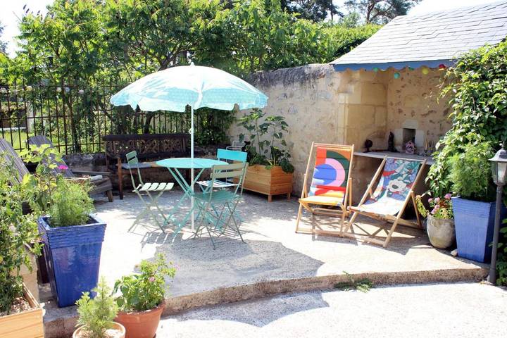 Gîte pour 4 personnes, avec terrasse ainsi que vue et jardin à Rivarennes - 4