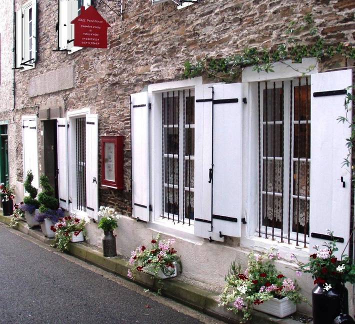 Chambre d’hôte pour 4 personnes, avec jardin et vue, adapté aux familles à Cuxac-Cabardès