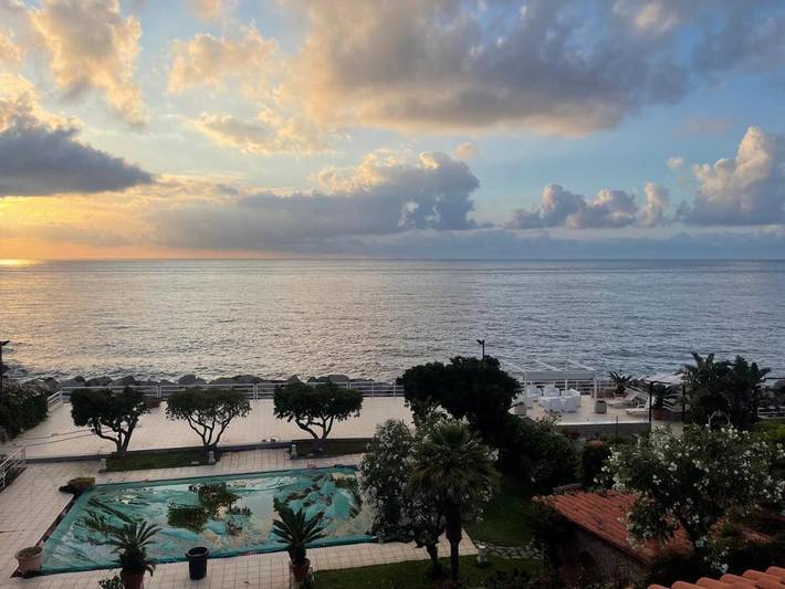 Villa per 12 persone, con piscina e panorama nonché terrazza, con animali domestici in Calabria