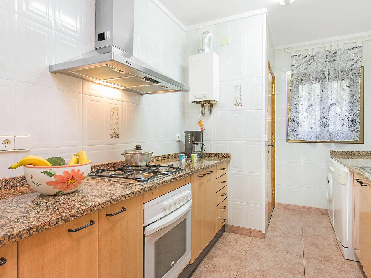Villa acogedora en Lloret de Mar para 7 personas con piscina privada y terraza, a 8 km de la playa in Aiguaviva Parc, Vidreras