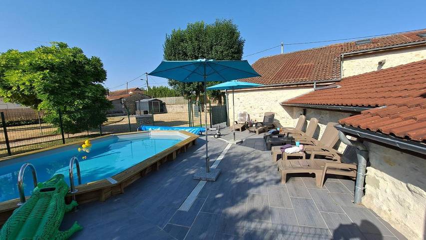 Location de vacances pour 4 personnes, avec vue ainsi que jardin et piscine, animaux acceptés à Chaveignes - 3