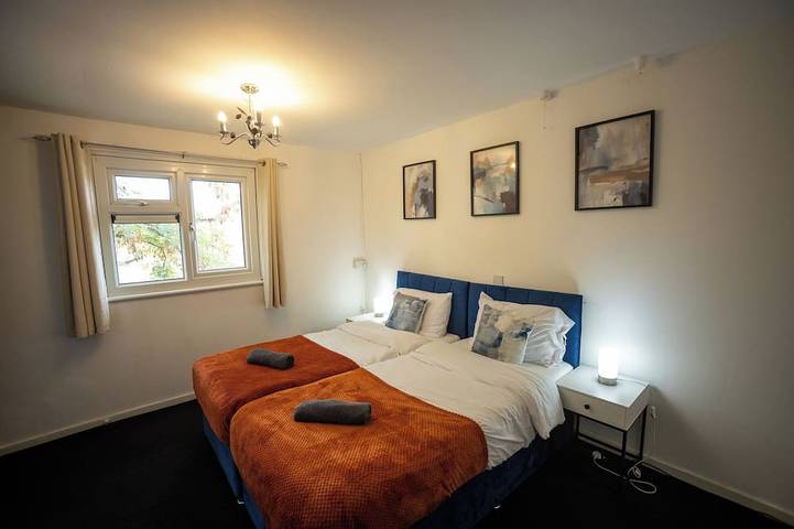 Holiday rental for 4 people in Walsall