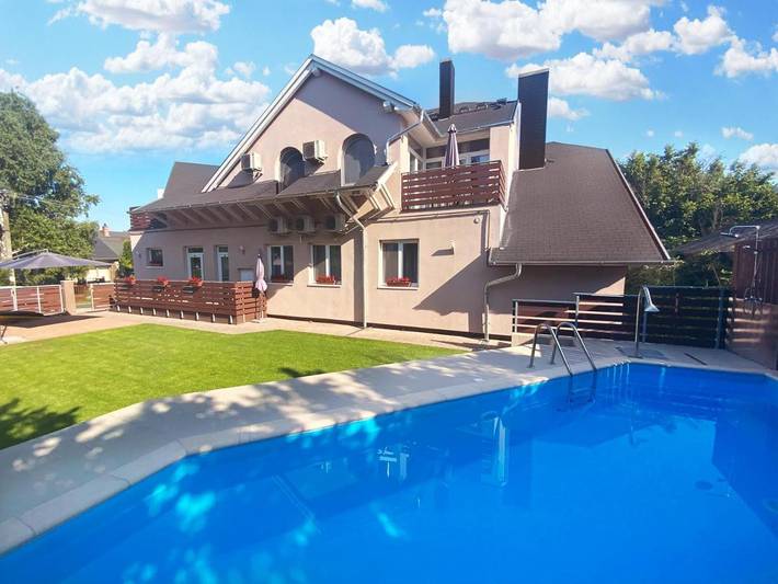 Ferienwohnung für 2 Personen, mit Terrasse und Garten sowie Pool und Seeblick in Balatonfenyves