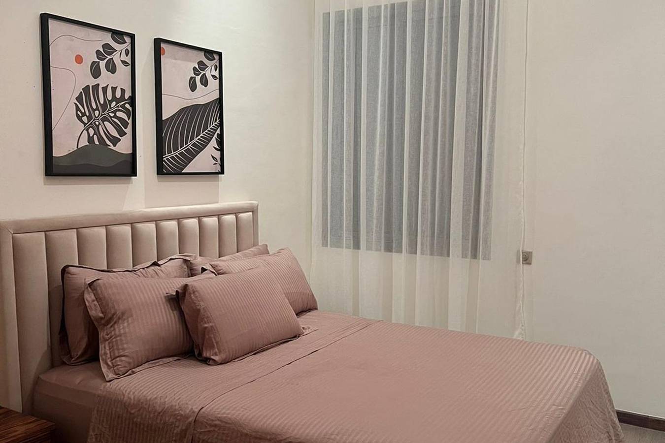 Entire holiday apartment, 2 Bed Apartment - Balcony, Parking, Wifi in Casablanca, Grand Casablanca region