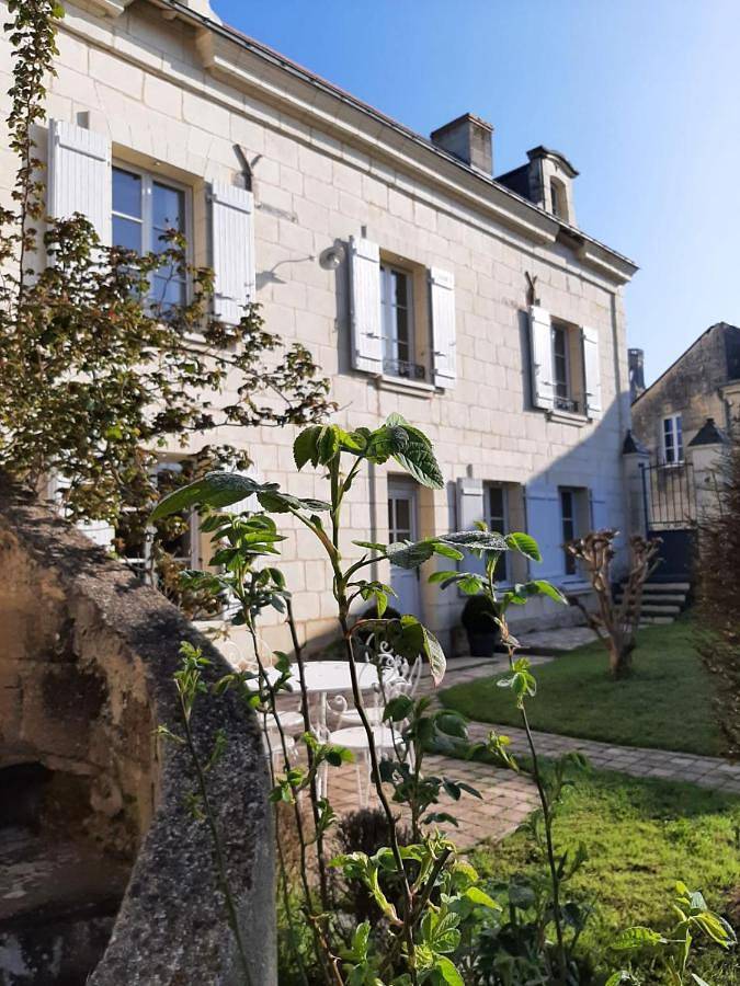 Chambre d’hôte pour 2 personnes, avec Terrasse et Jardin ainsi que Sauna et Vue à Le Thoureil