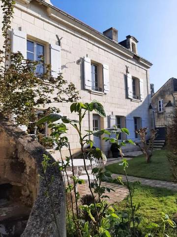 Chambre d’hôte pour 2 personnes, avec terrasse et vue ainsi que jardin et sauna, animaux acceptés dans Gennes-Val-de-Loire