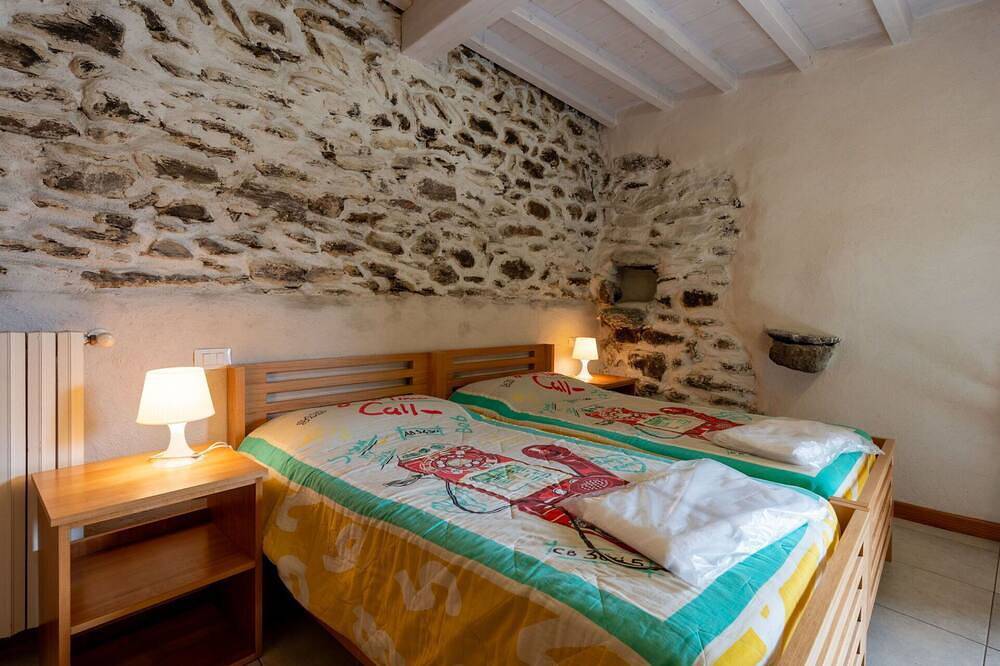 Wunderbares  Ferienhaus für 6 Gäste mit Tv und Innenhof in Mergozzo, Comune di Mergozzo