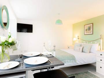 Holiday Rental for 2 People in Cheddar, Somerset, Photo 2