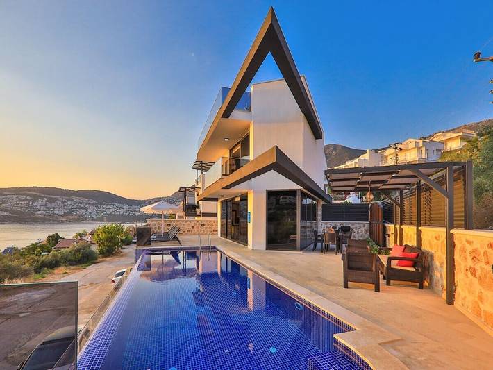 Apartment for 9 people, with pool and terrace in Kalkan