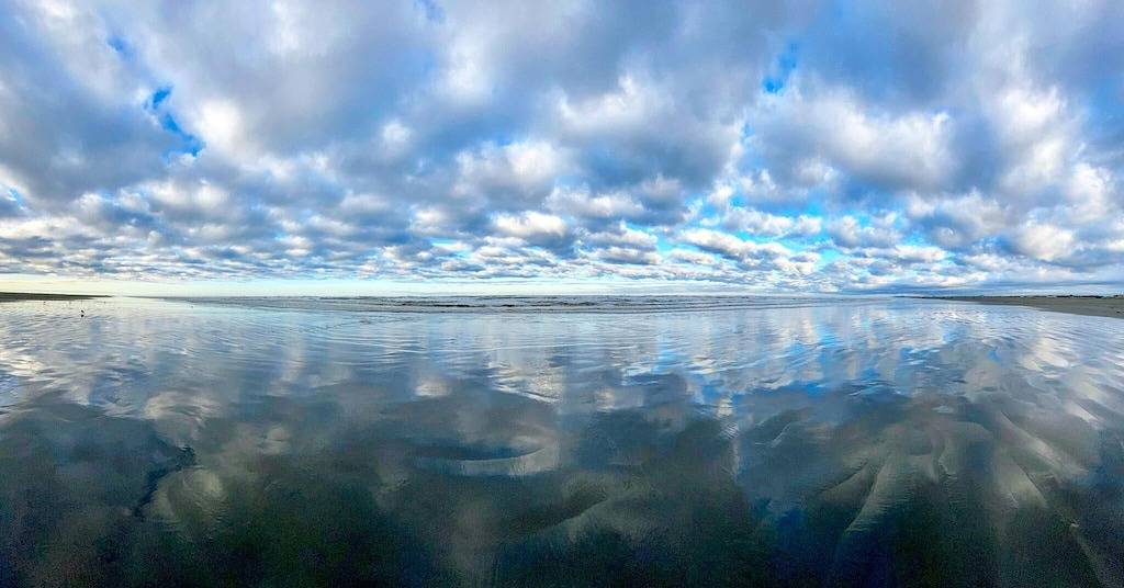 Cozy Chalet in Ocean Shores located within steps from the beach in Ocean Shores Beach, Ocean Shores