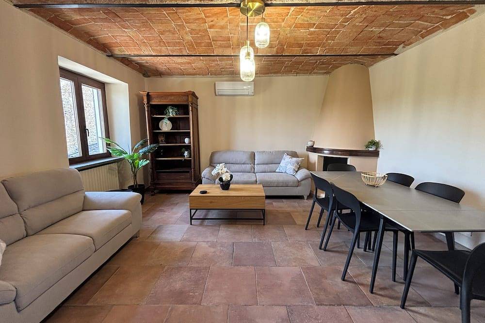 Relais Portaluna Maestà / 4Br, Sleeps 8, Garden, Langhe Views, Wifi in Mango , Langhe
