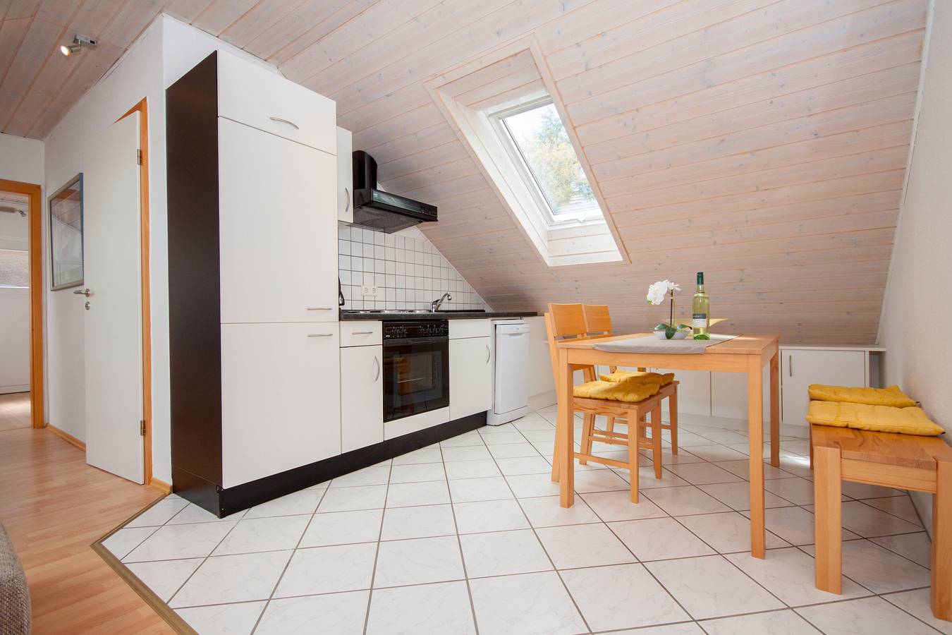 Ganze Wohnung, Apartment 'Storchenblick' mit Seeblick, Gemeinschaftsterrasse und Wlan in Meersburg, Region Bodensee-Oberschwaben