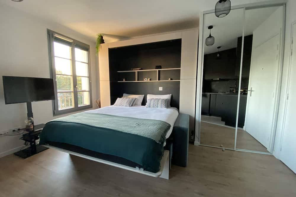 Apartamento entero, At the comfortable Studio Pissarro 2 minutes from the station in Pontoise, Valle del Oise