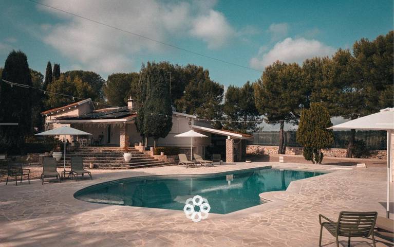 Location de vacances pour 4 personnes, avec vue ainsi que piscine et jardin à Andria - 3