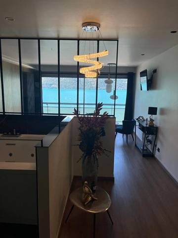 Gîte pour 2 personnes, avec vue sur le lac et vue ainsi que sauna et terrasse à Tresserve