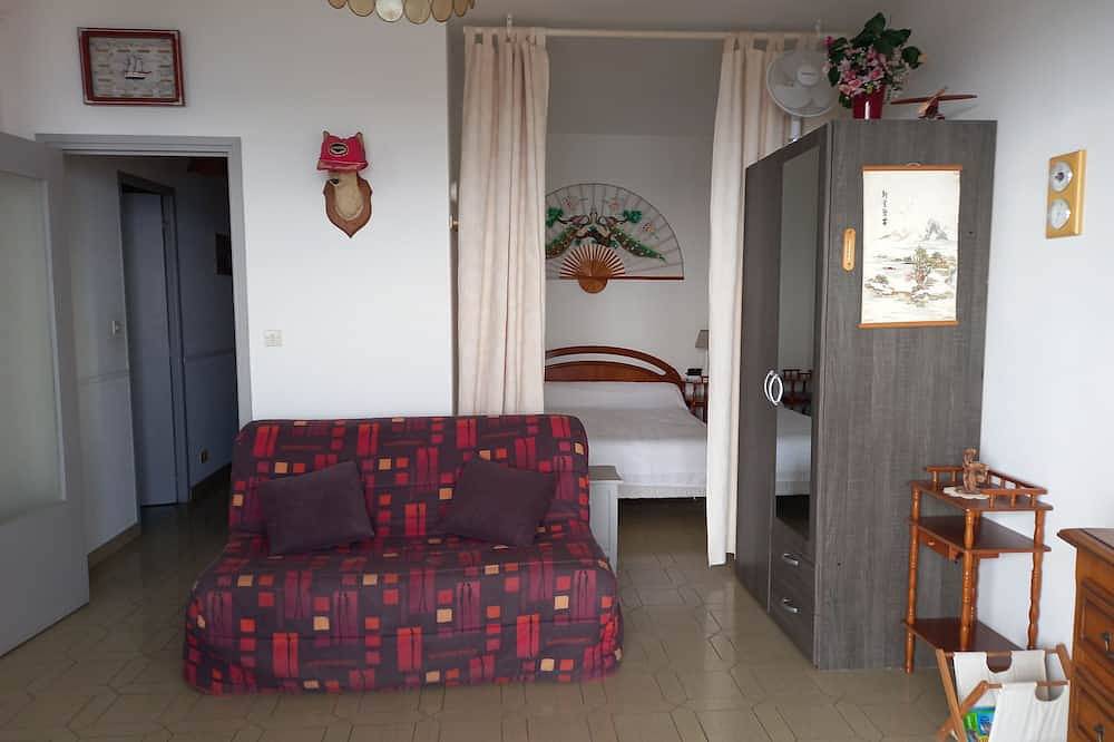 Appartement entier, Appart. Ajaccio Sanguinaires T1Bis - vue superbe - plage Marinella  à 150 m in Ajaccio, Golfe D'Ajaccio