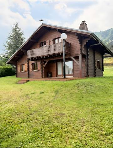 Ferienhaus für 12 Personen, mit Garten und Seeblick, kinderfreundlich in Französische Alpen