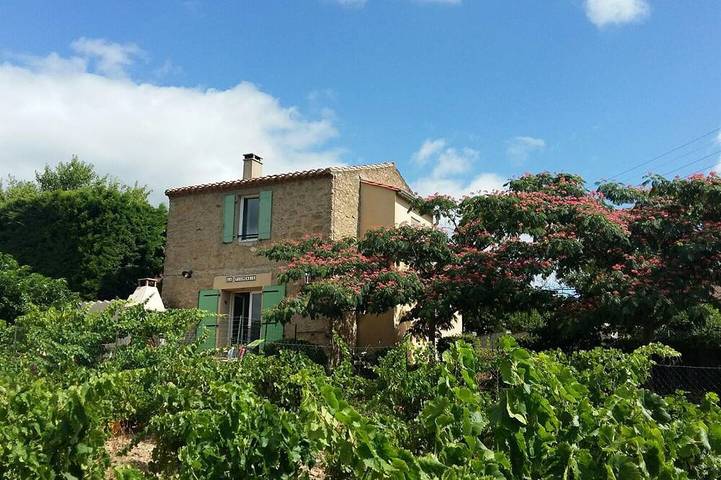 Location de vacances pour 4 personnes, avec jardin, animaux acceptés à La Caunette