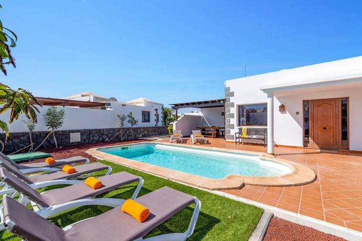 Villa for 6 people, with garden in Parque del Rey