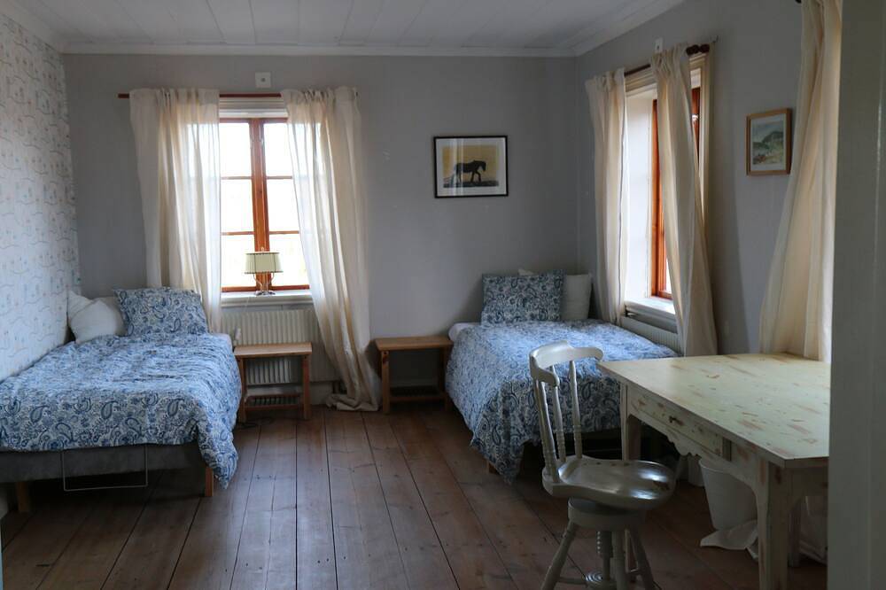 Spacious Farmhouse – Skiing, Forest & Town. Pet-friendly! in Jämtland