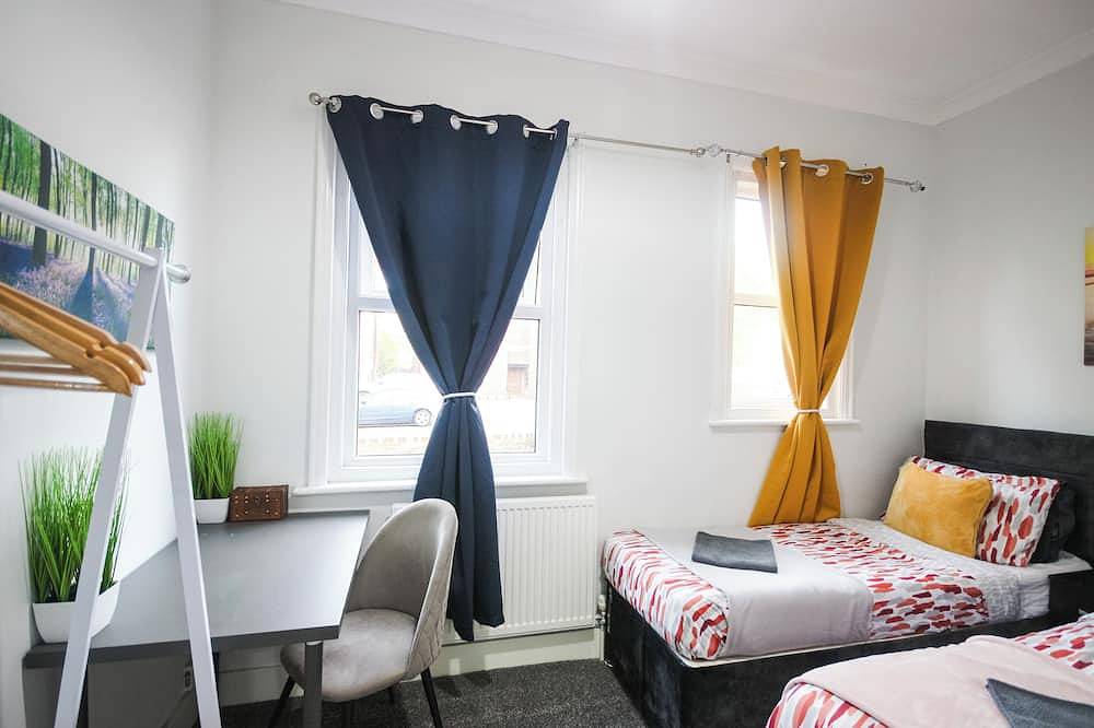 Entire apartment, Charming Apt Sleeps 6 With Free Parking in Folkestone, Kent