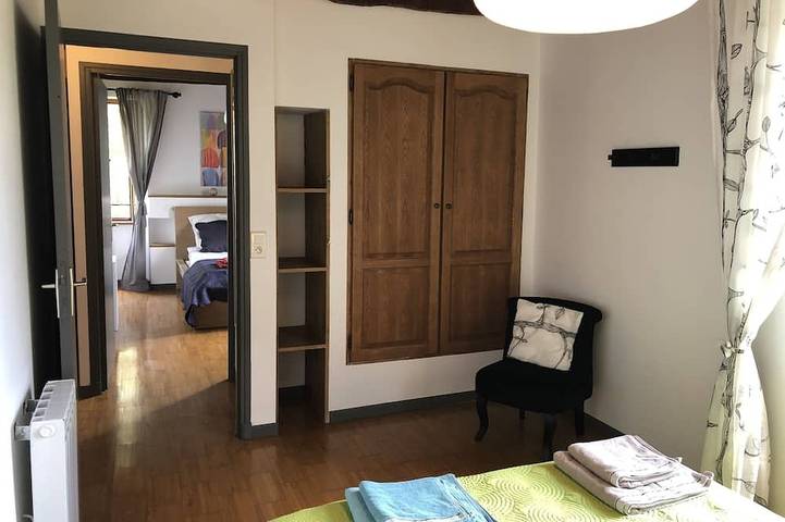 Quiet house with private, secure swimming pool heated from June to September in Vailhourles, Aveyron (desambiguación)