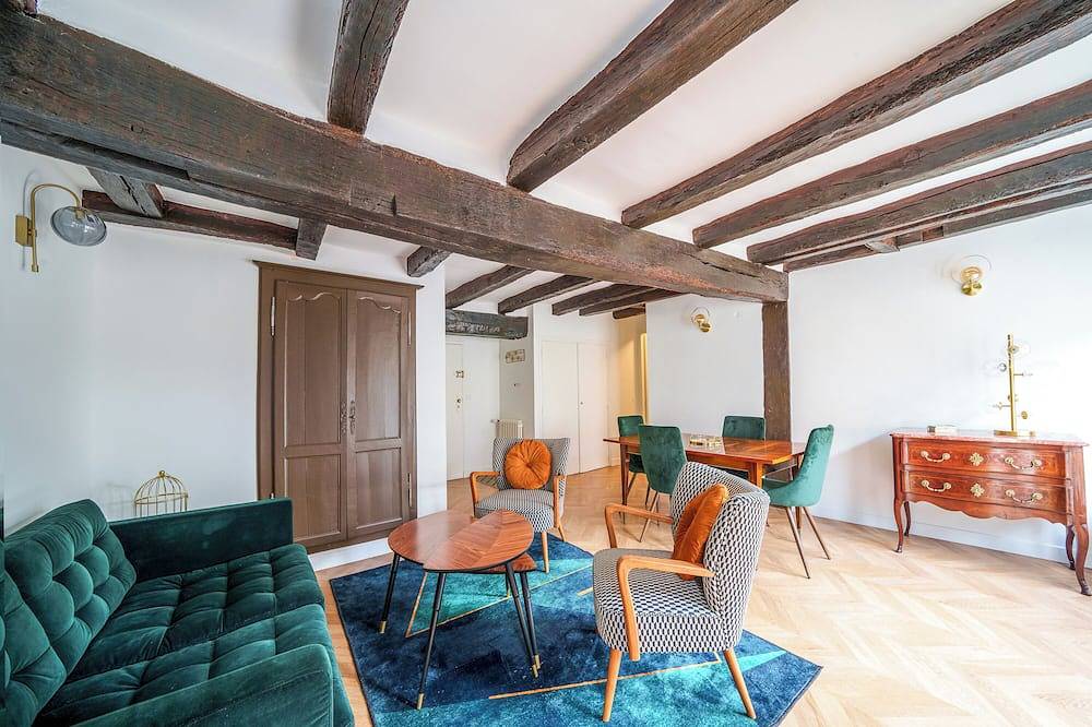 Appartement entier, Appartement 4p/2ch  place Plumereau avec parking gratuit proche universités in Tours, Région de Tours