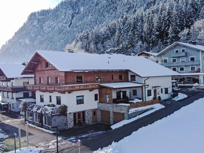 Ferienwohnung für 8 Personen, mit Garten und Terrasse in Strass im Zillertal