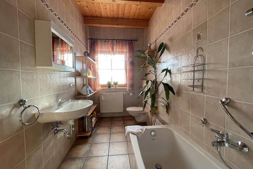 Ganze Wohnung, Ferienwohung für 4 Personen (80 qm) mit Balkon in Neualbenreuth, Ostbayern