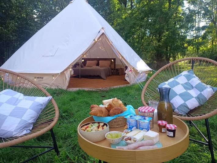 Tente pour 2 personnes, avec Terrasse et Jardin ainsi que Piscine et Vue