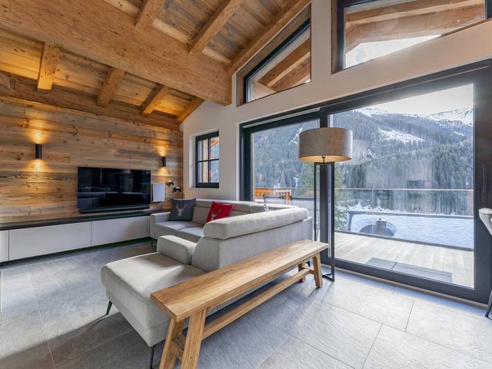 Exklusives Chalet mit Wellness auf der Piste in Hinterglemm, Saalbach-Hinterglemm
