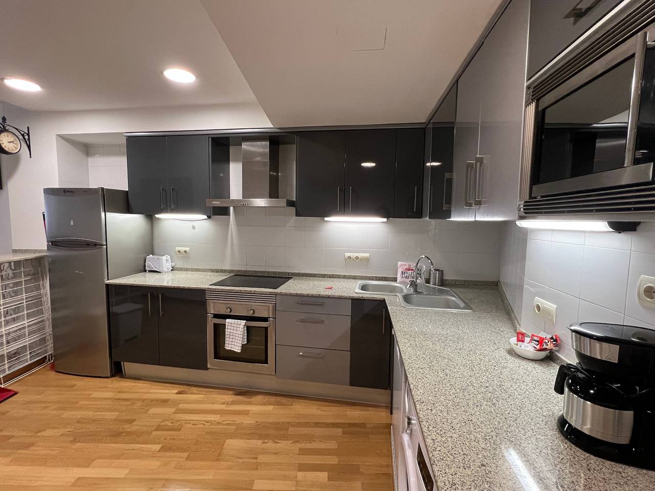 Ganze Wohnung, Helles Apartment mit zwei Schlafzimmern in Maragall in Barcelona Zentrum, Barcelona