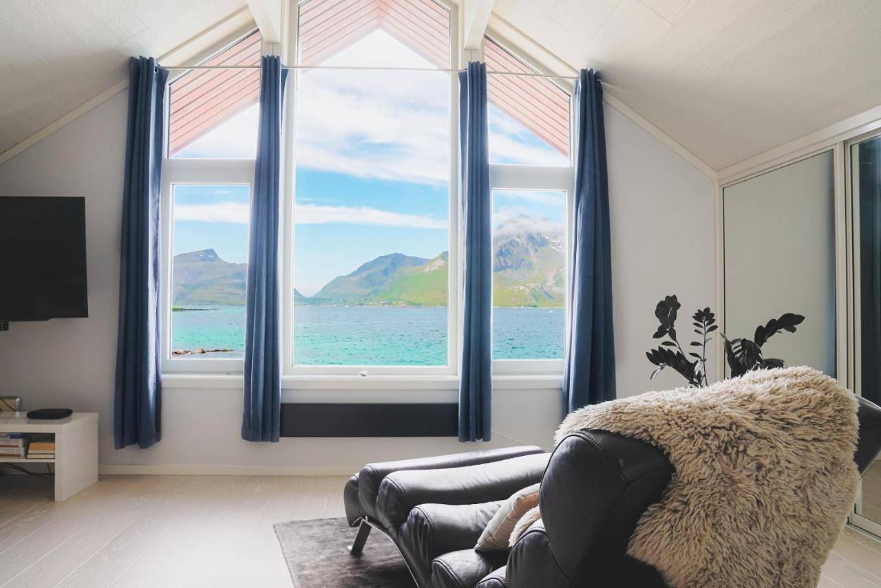 Modern seafront cabin with sauna 8 mins to Leknes in Vestvågøy