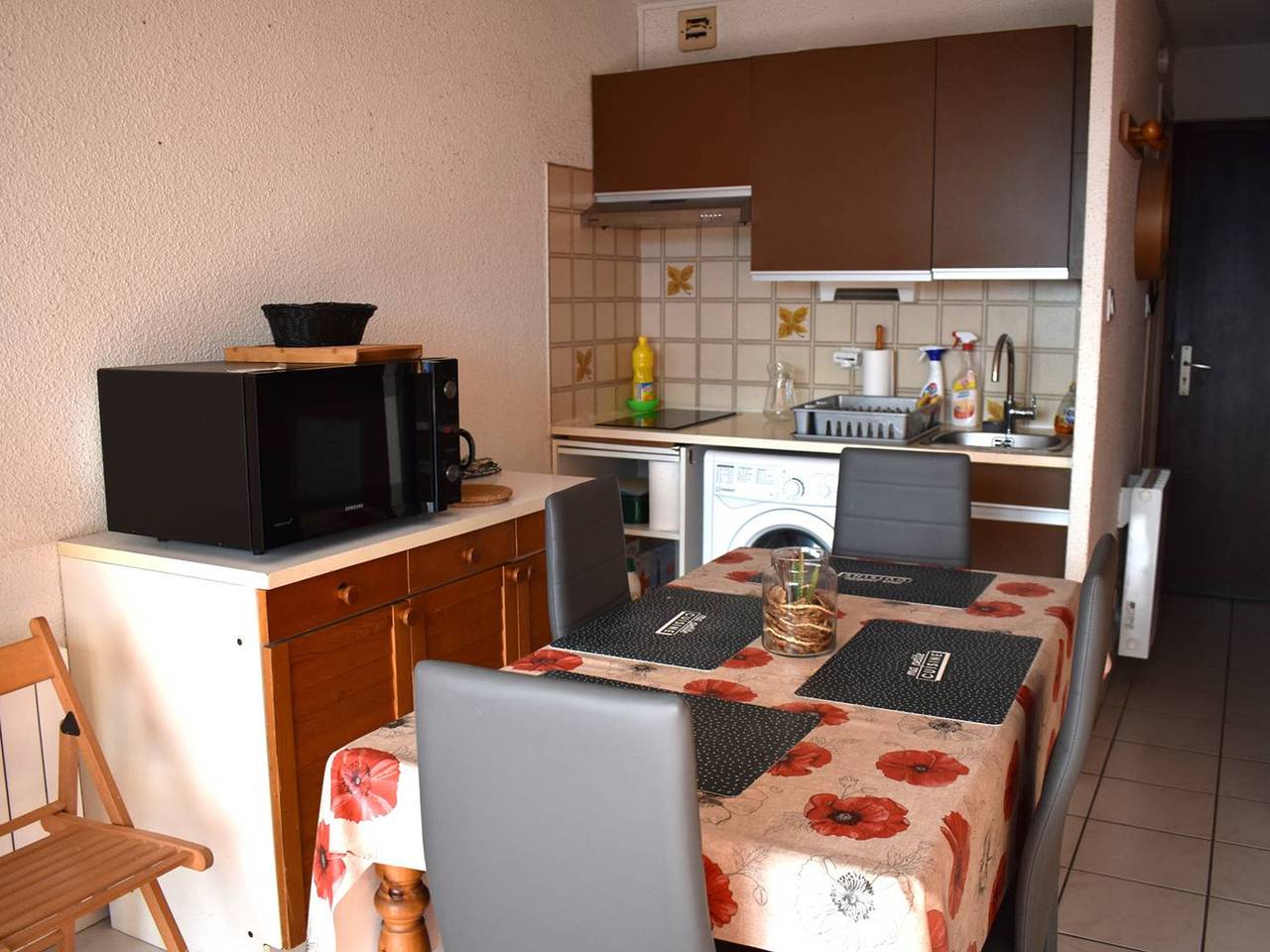 Studio entier, Studio Cabine au Centre, Accès Direct aux Pistes, Wifi, Parking in Font-Romeu-Odeillo-Via, Parc naturel régional des Pyrénées catalanes